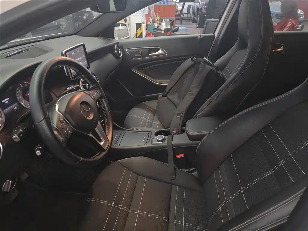 Mercedes-Benz A-Class (Import) 2015 A 200 Fashion фото 15