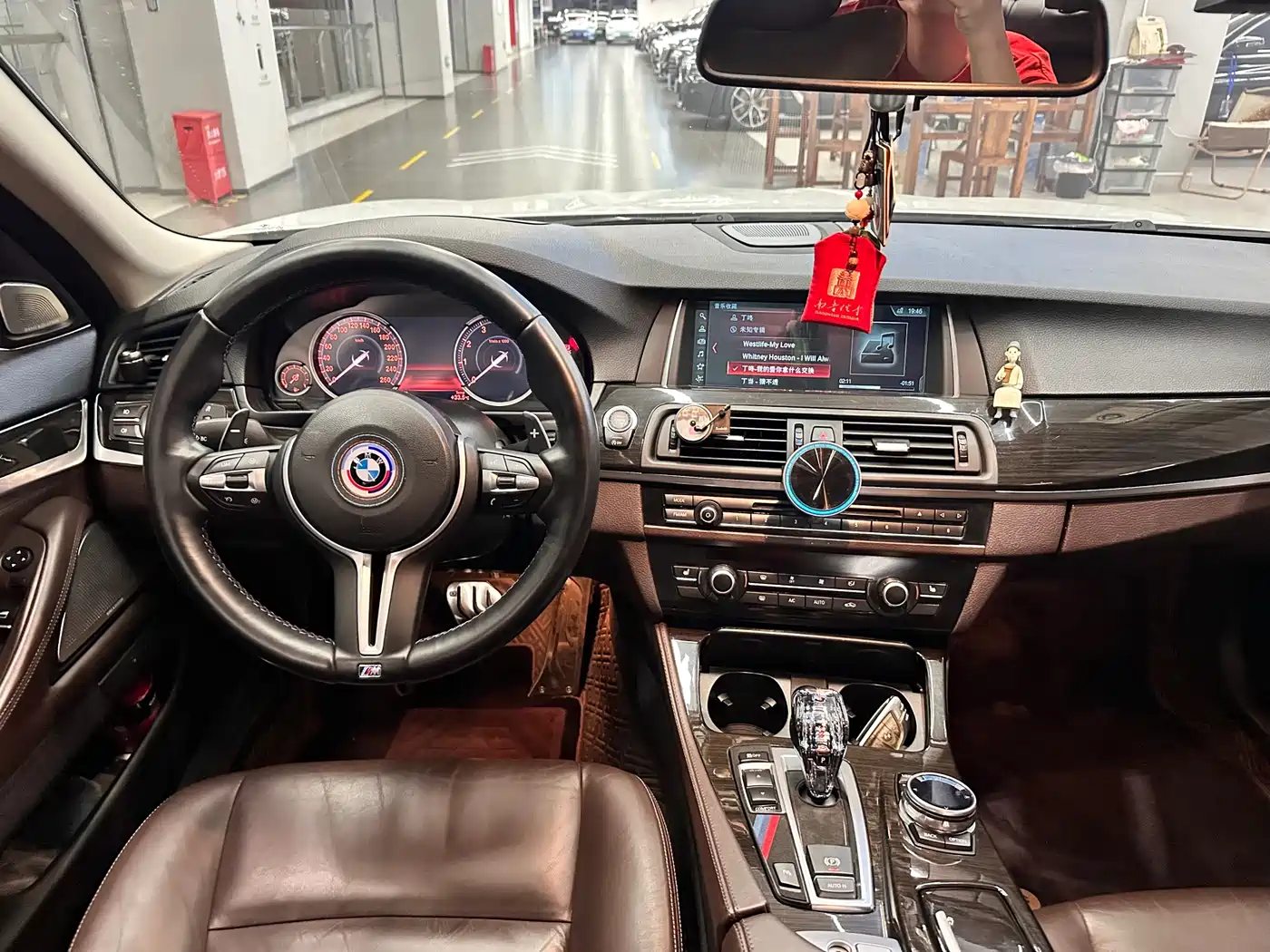 BMW 5 Series 2014 525Li Luxury Design Package фото 12