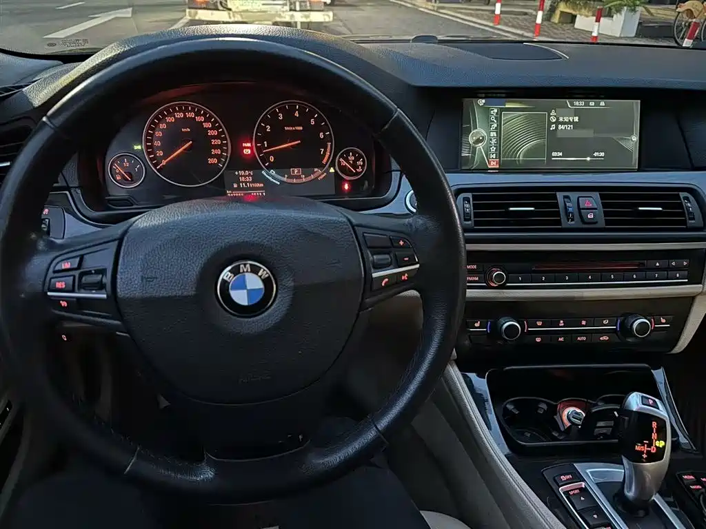 BMW 5 Series 2013 530Li Leadership фото 9