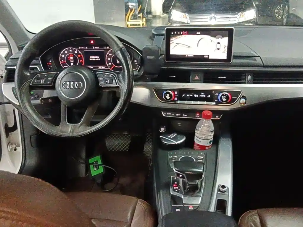 Фото 10 - Audi A4L