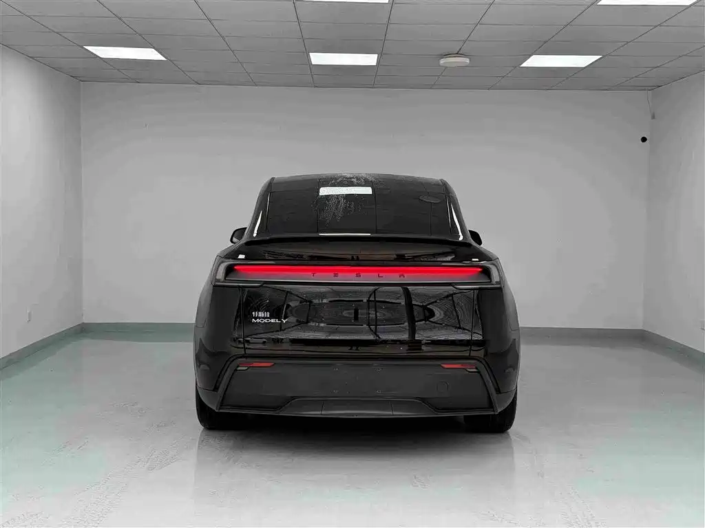 Tesla Model Y 2026 2025 Rear-Wheel Drive