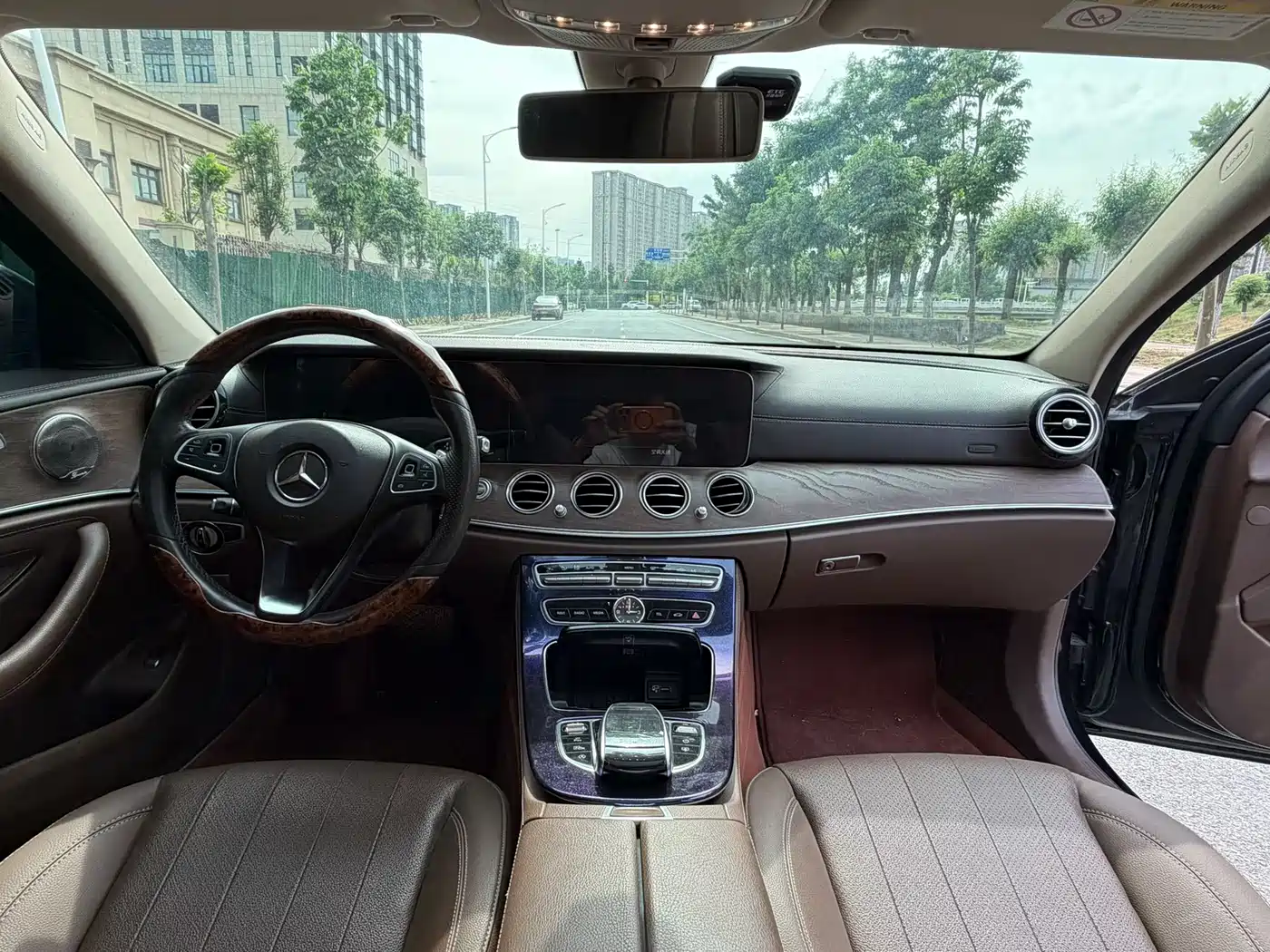 Mercedes-Benz E-Class 2016 E 300 L Luxury фото 14