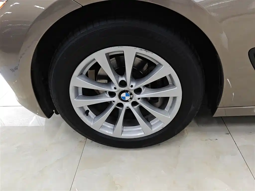 BMW 3 Series GT 2017 320i Fashion фото 23