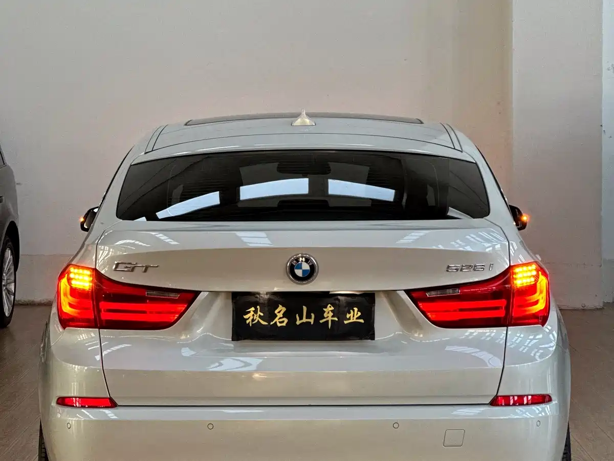 BMW 5 Series GT 2014 528i Leading фото 6