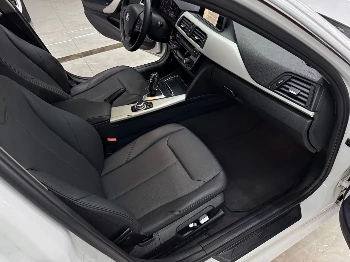 BMW 3 Series 2016 320Li Fashion Model фото 18