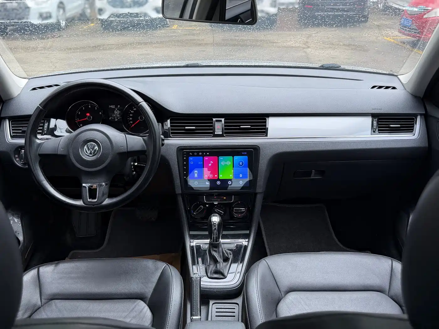Volkswagen Bora 2013 1.6L Automatic Comfort Model фото 9