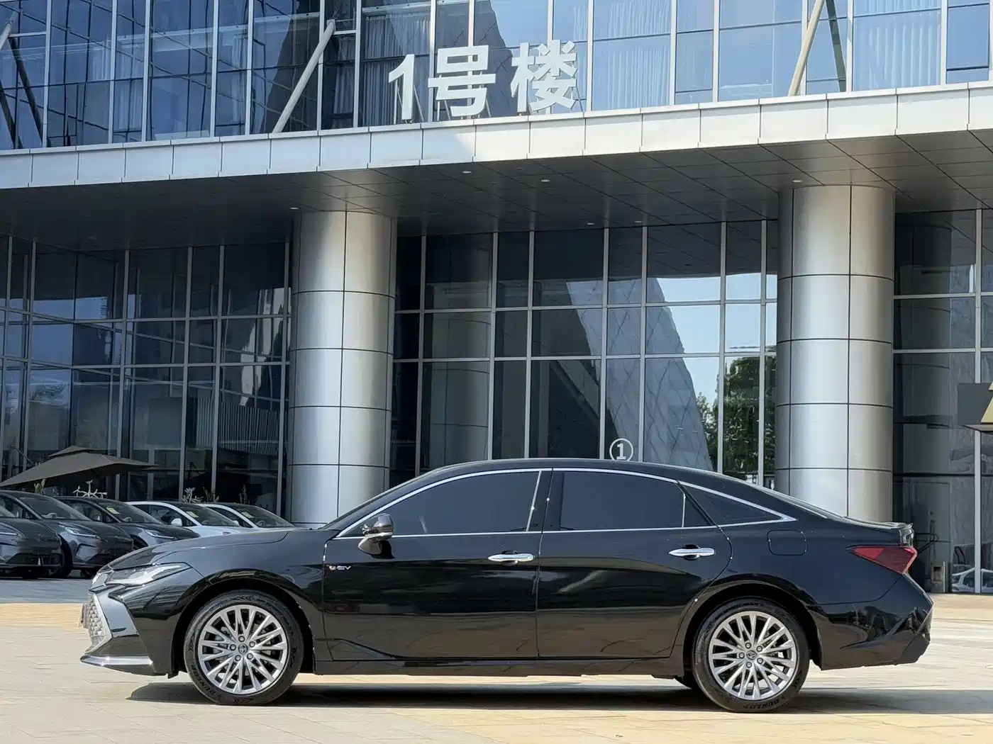 Toyota Avalon 2024 Model Hybrid 2.5L XLE Prestige Edition фото 14
