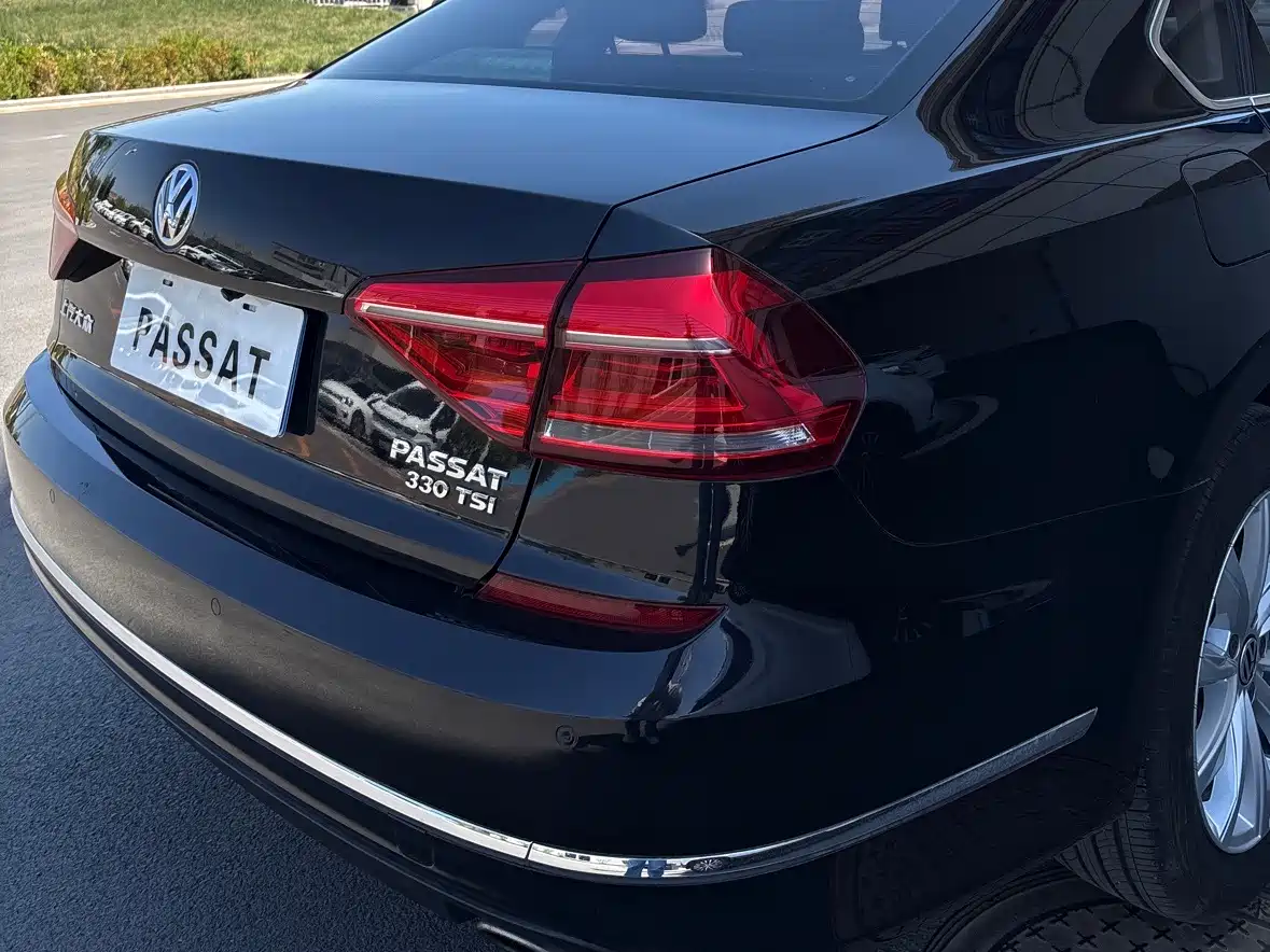 Volkswagen Passat 2017 330TSI DSG Prestige фото 5