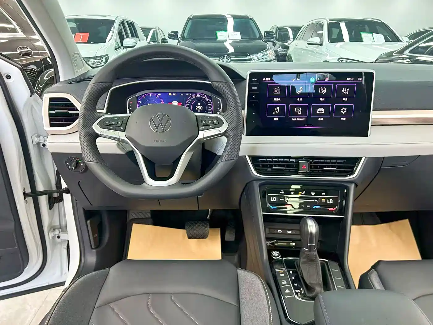 Volkswagen Tharu 2026 2024 300TSI 2WD Full Moon Edition