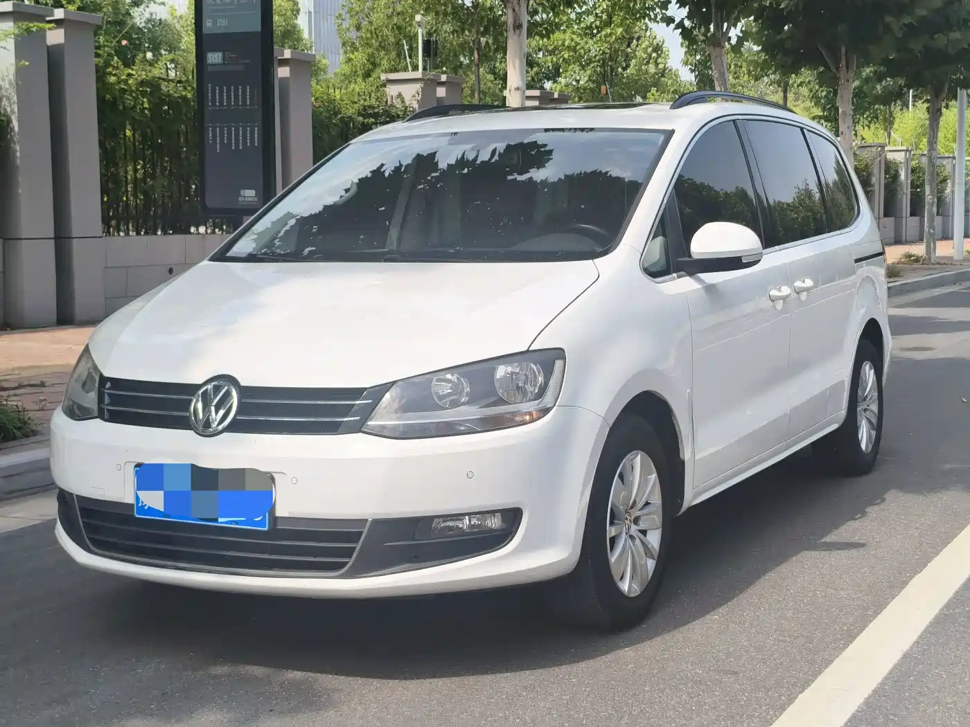 Photo 1 - Volkswagen Sharan