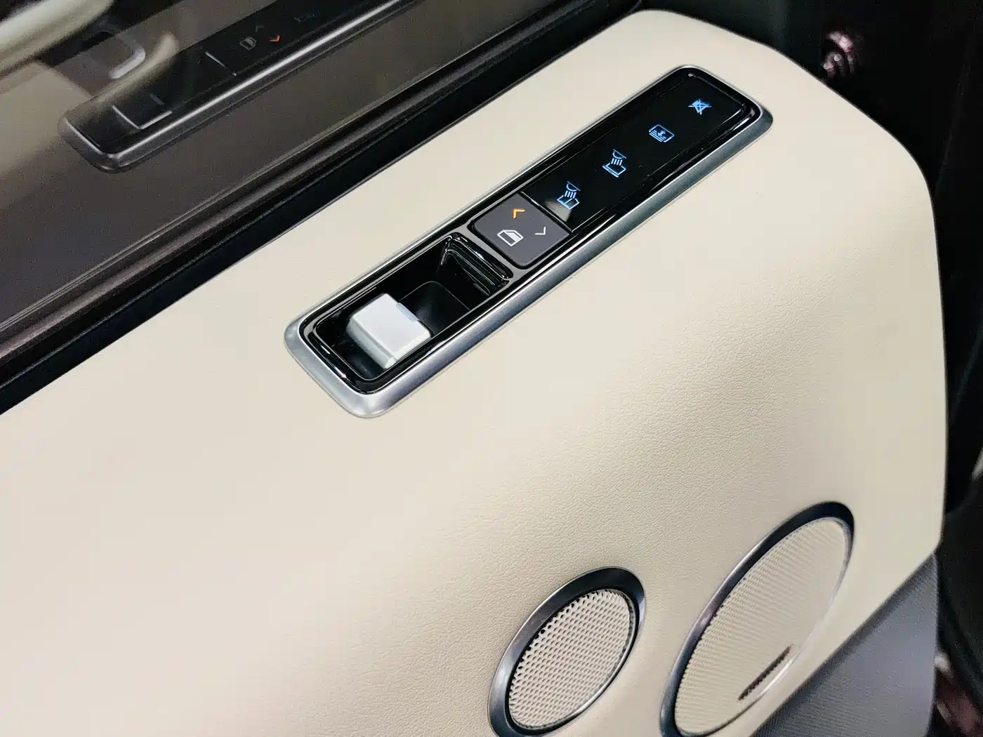 Land Rover Range Rover 2019 3.0 SCV6 Heritage Edition фото 15