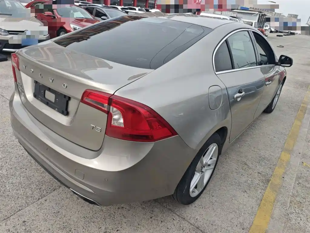Фото 7 - Volvo S60