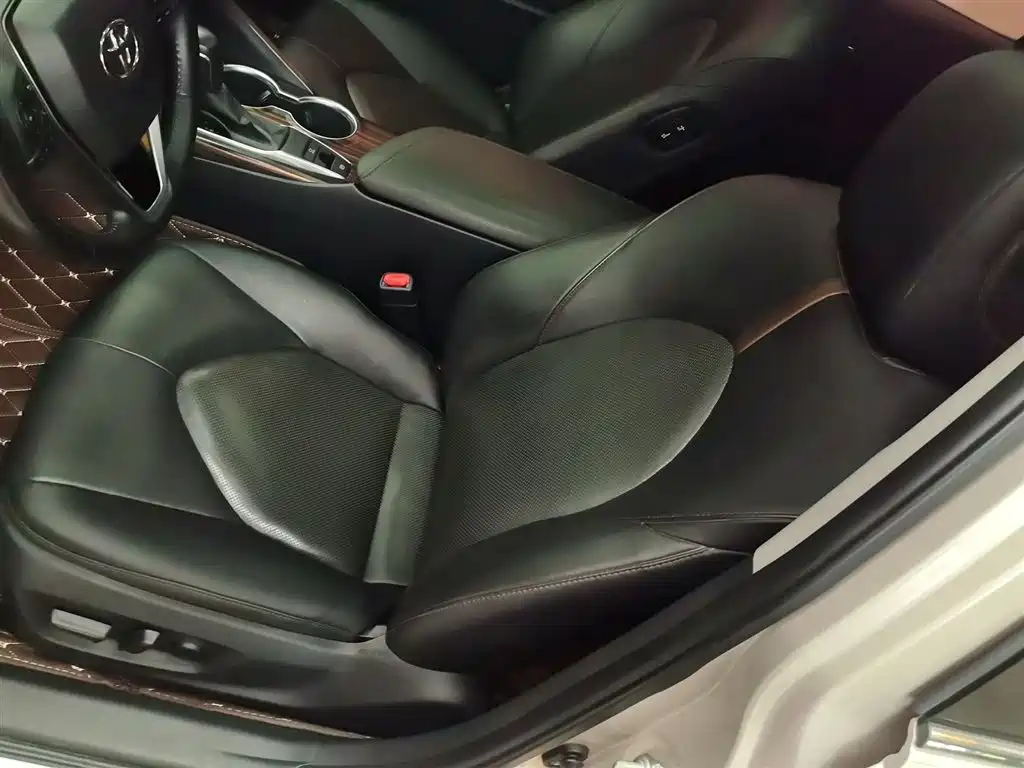 Toyota Camry 2018 2.0G Luxury Edition фото 8