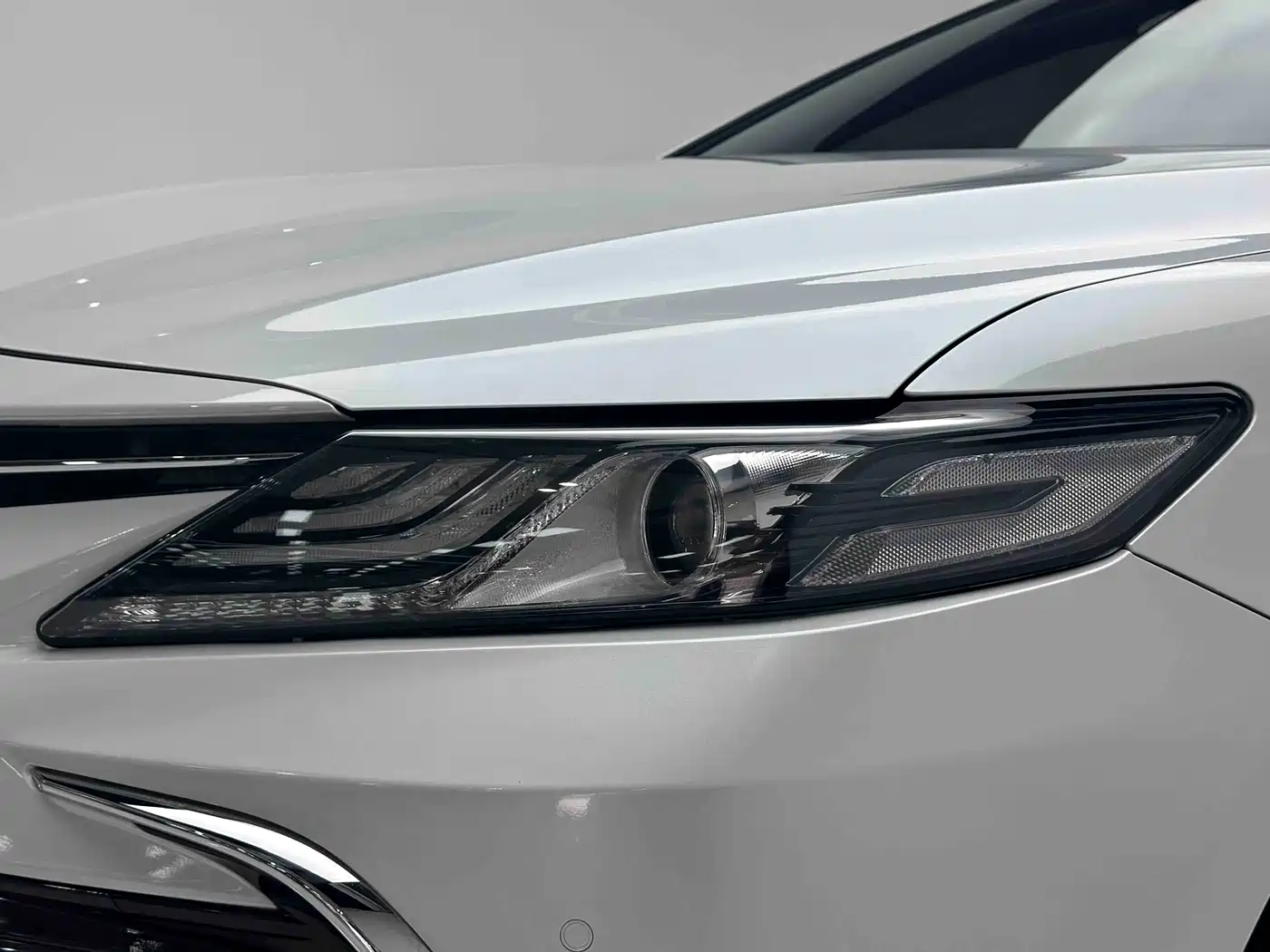 Toyota Camry 2023 2.0G Luxury Edition фото 2