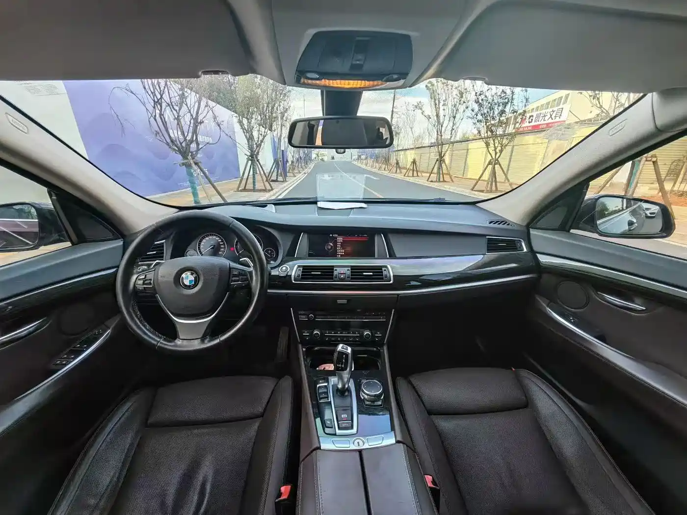 BMW 5 Series GT 2014 535i Luxury фото 5