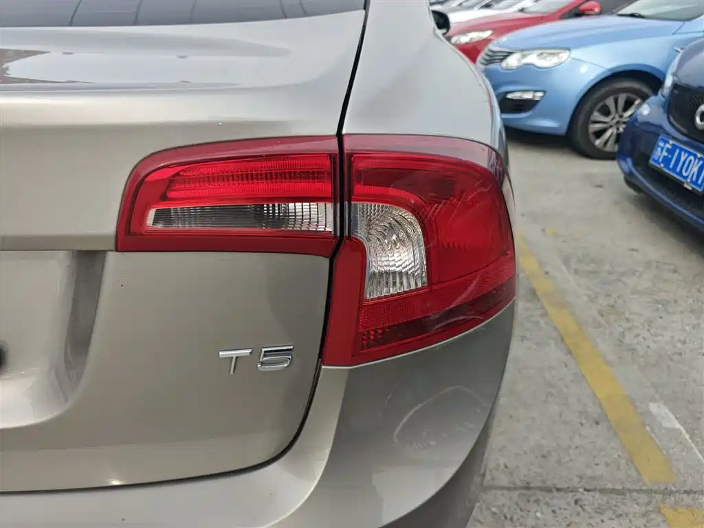 Фото 8 - Volvo S60