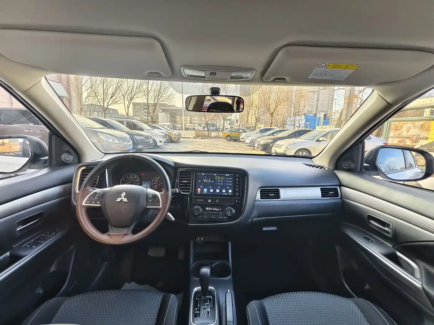 MITSUBISHI OUTLANDER