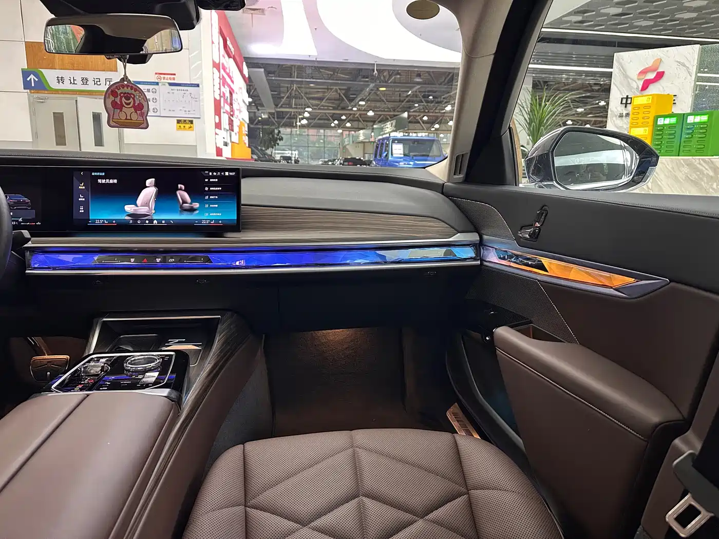 BMW 7 Series 2023 Model 735Li M Sport Package фото 19