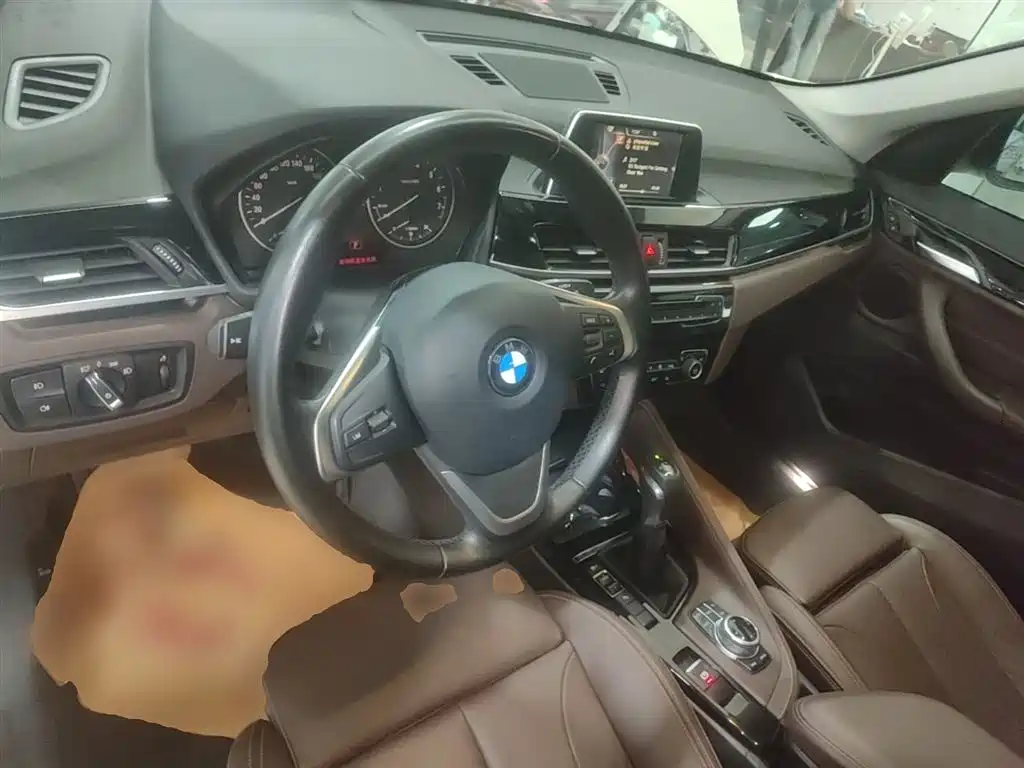 BMW X1 2016 sDrive20Li Luxury Model фото 10