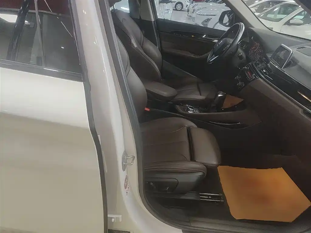 BMW X1 2016 sDrive20Li Luxury Model фото 24