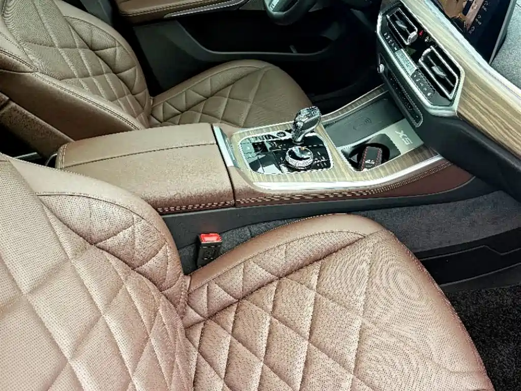 BMW X5 2022 Model xDrive 40Li M Sport Package фото 7