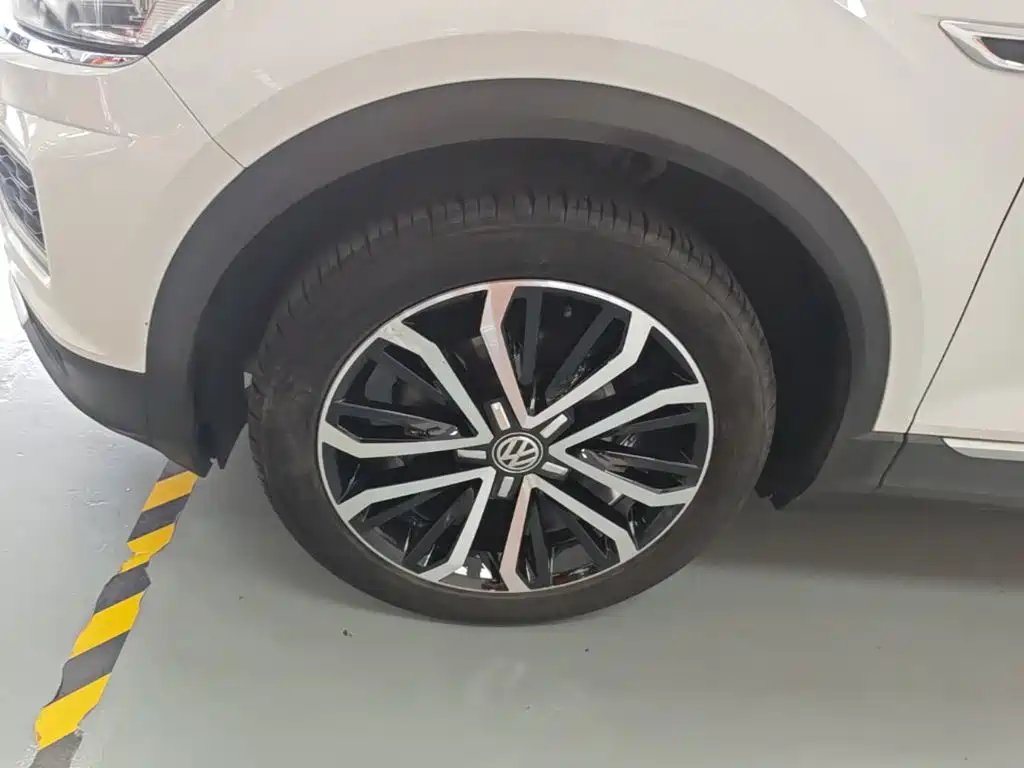 Фото 23 - Volkswagen T-ROC