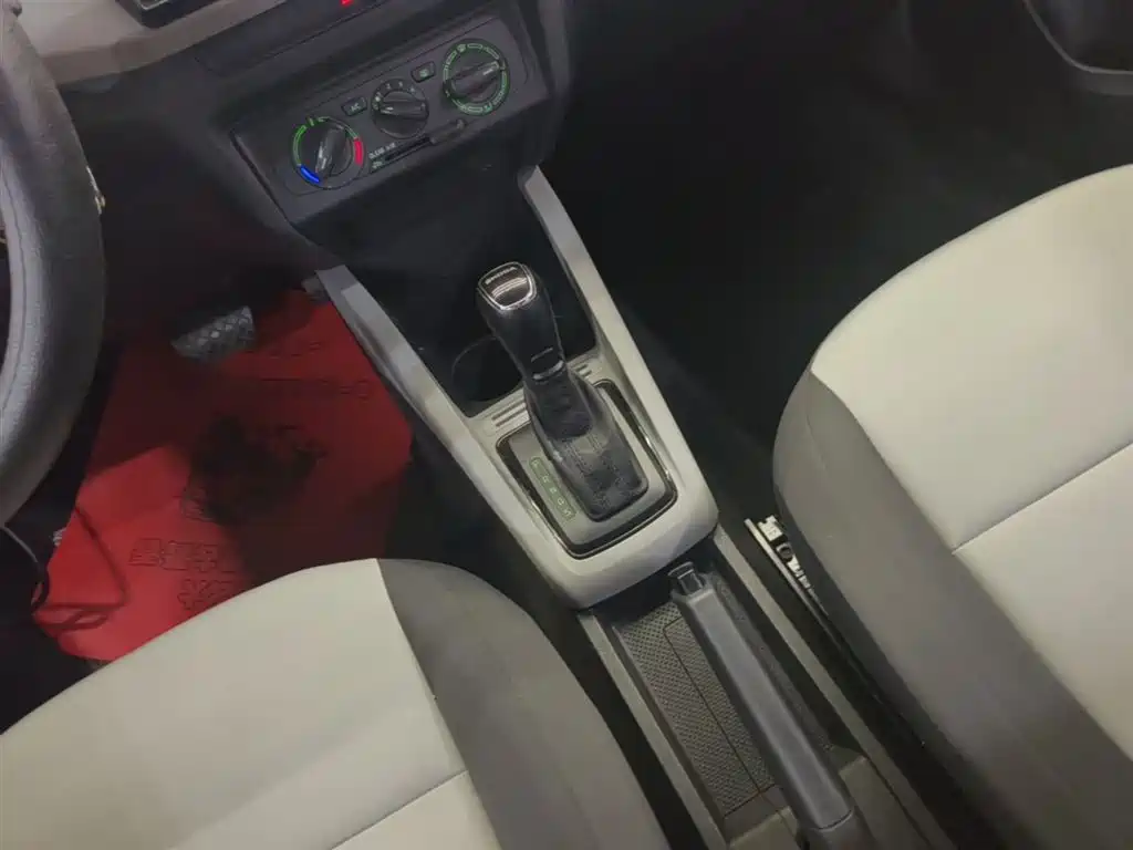 Škoda Fabia 2017 1.4L Auto Car Enjoy Edition фото 14