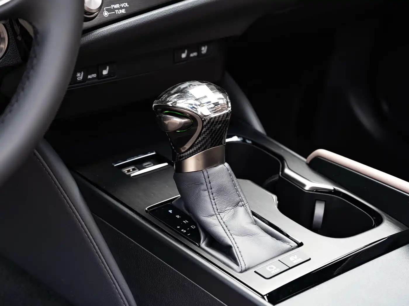 Lexus ES 2022 300h Ultimate Edition фото 14