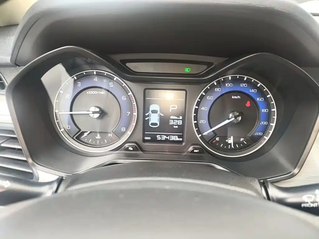 Фото 12 - Geely Vision X3