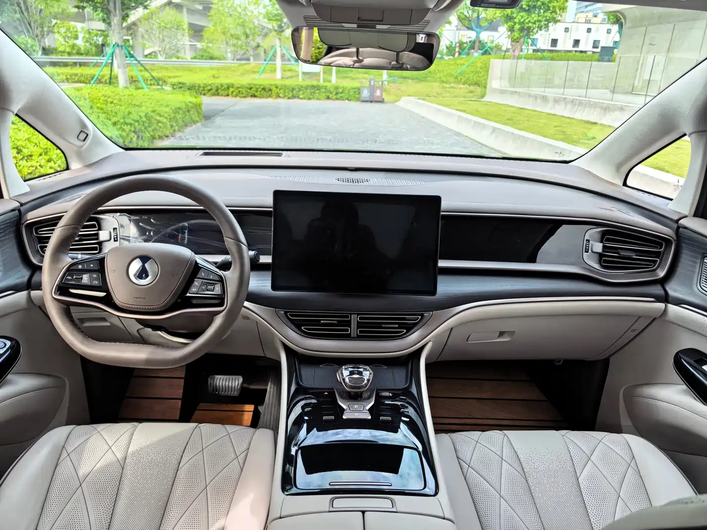 Denza D9 2022 DM-i 970 AWD Flagship фото 4