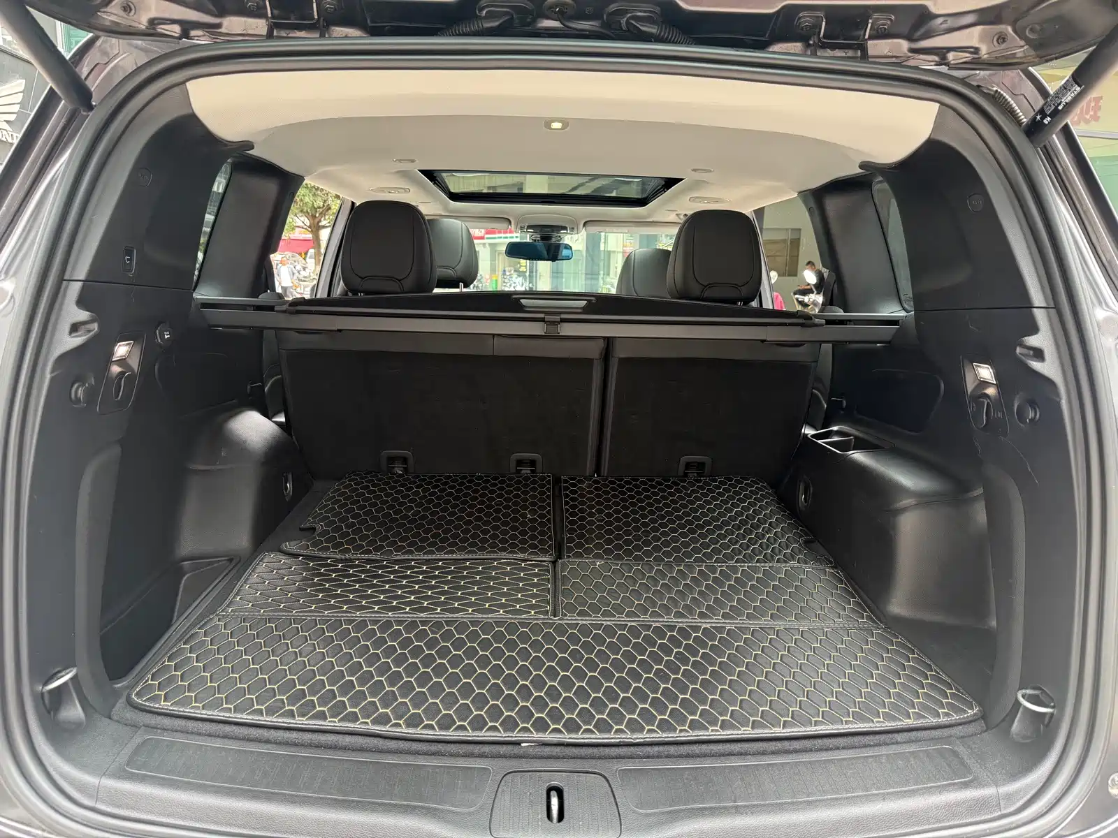 Фото 21 - Jeep Commander