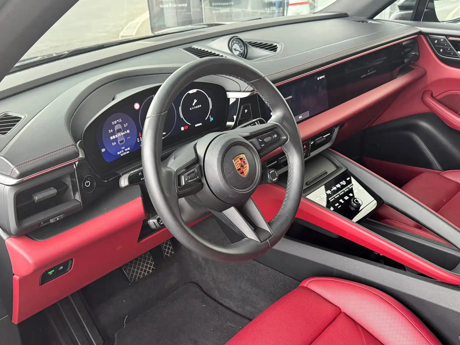 Фото 12 - Porsche Macan EV