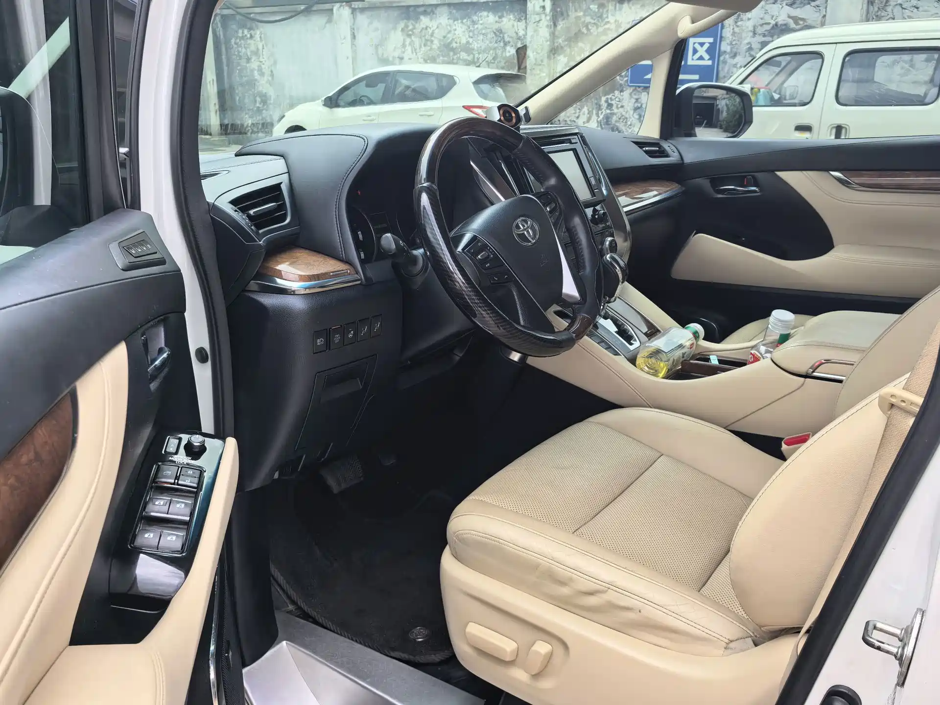 Фото 2 - Toyota Alphard