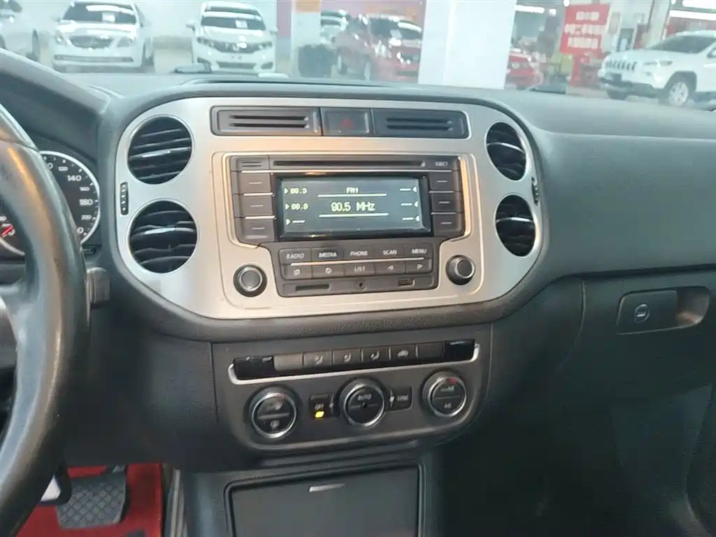 Volkswagen Tiguan 2015 1.8TSI Automatic 2WD Comfortline фото 9