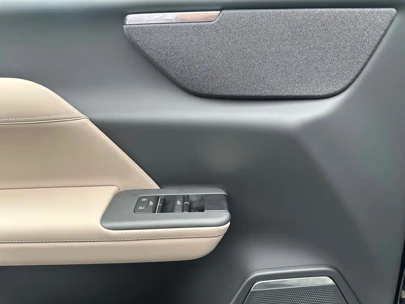 VOLVO XC70 PLUG-IN HYBRID