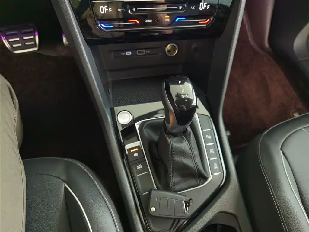 Volkswagen Tiguan L 2024 Outstanding 330TSI Auto 2WD R-Line Dragon Glory Edition фото 14