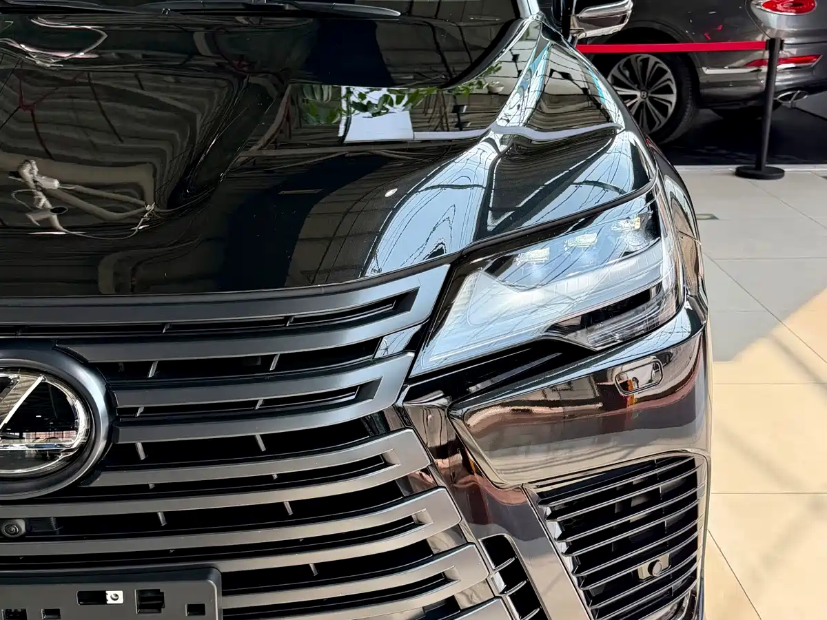 Lexus LX 2025 700h OVERTRAIL Frontier Edition фото 3