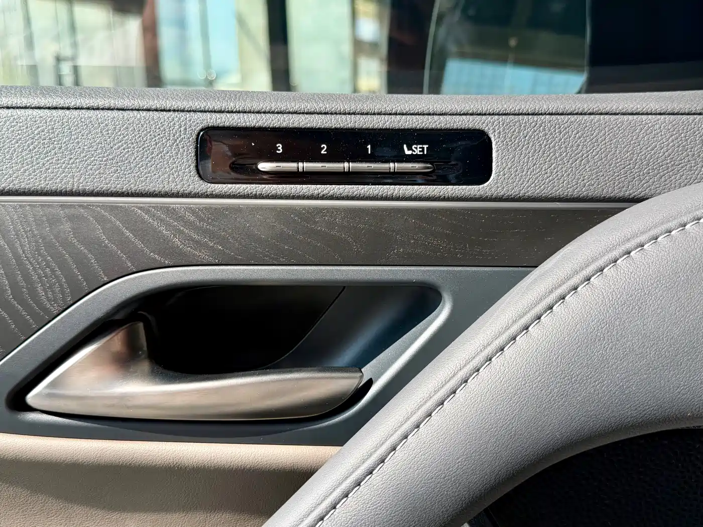 Lexus LX 2025 700h OVERTRAIL Frontier Edition фото 12