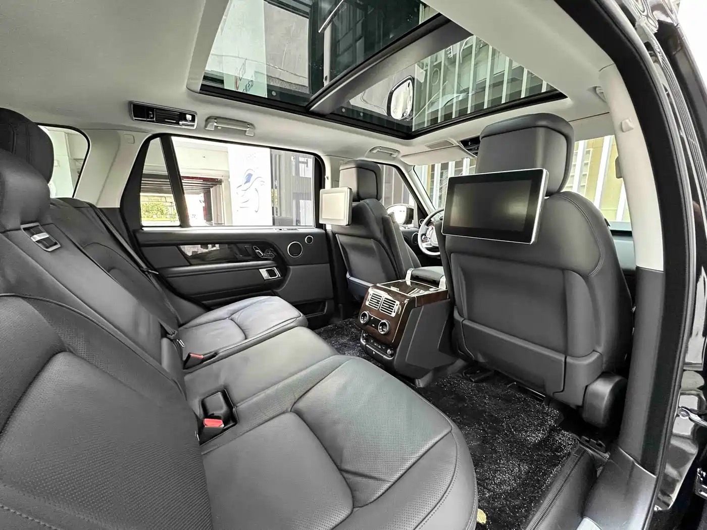 Land Rover Range Rover 2021 3.0 L6 Heritage Extended Classic Edition фото 21