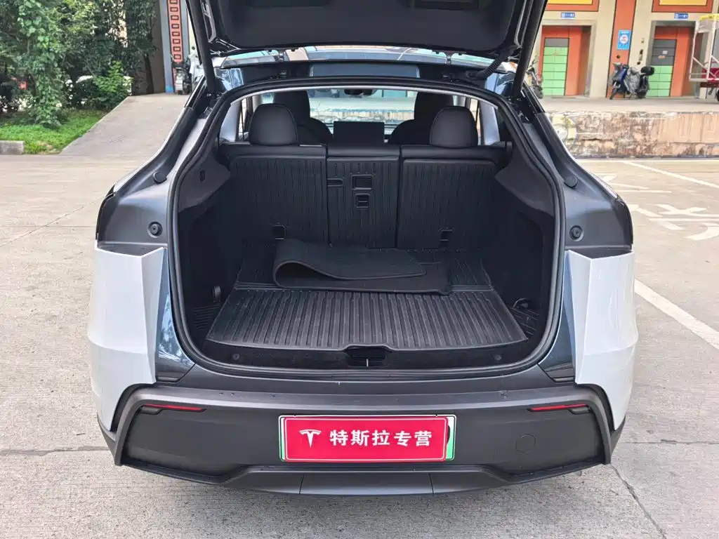 Photo 17 - Tesla Model Y