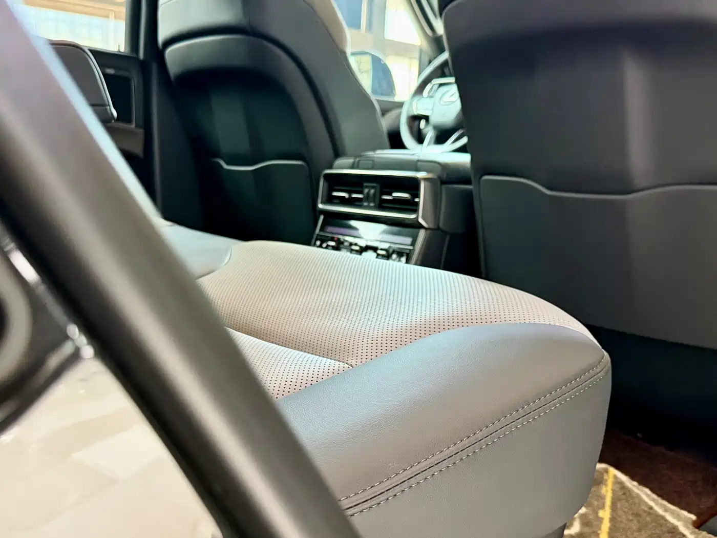 Lexus LX 2025 700h OVERTRAIL Frontier Edition фото 32