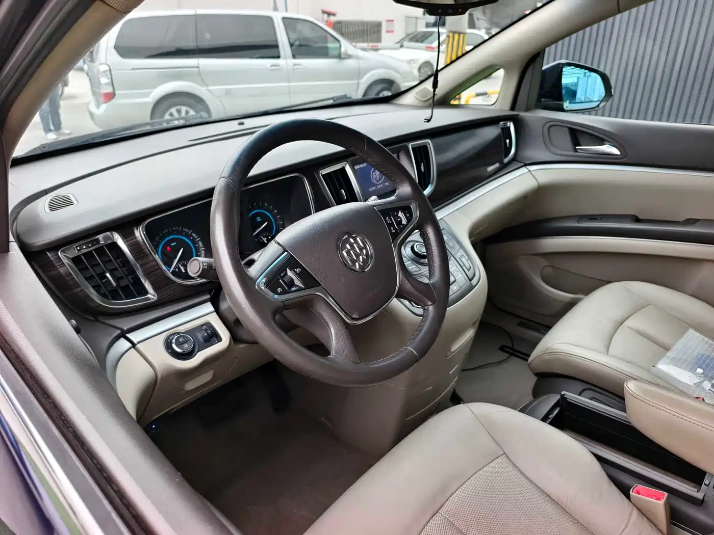 Buick GL8 2011 3.0L XT Luxury Business Flagship фото 12