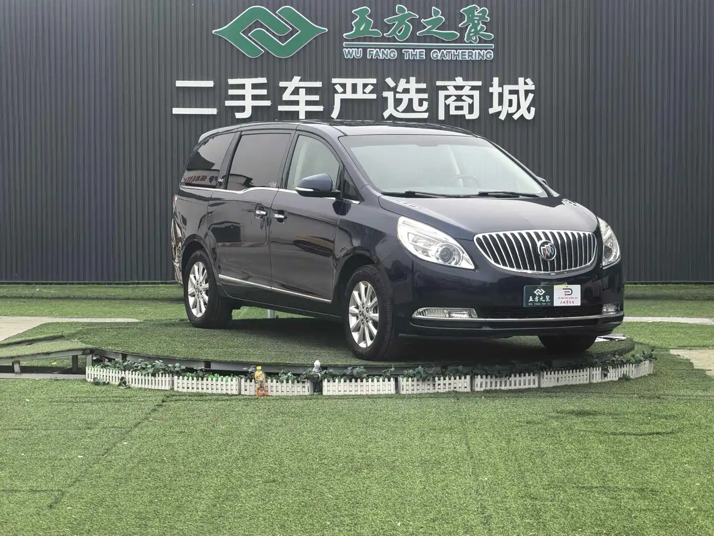 Buick GL8 2011 3.0L XT Luxury Business Flagship фото 3