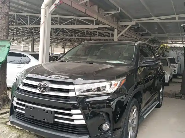 TOYOTA HIGHLANDER