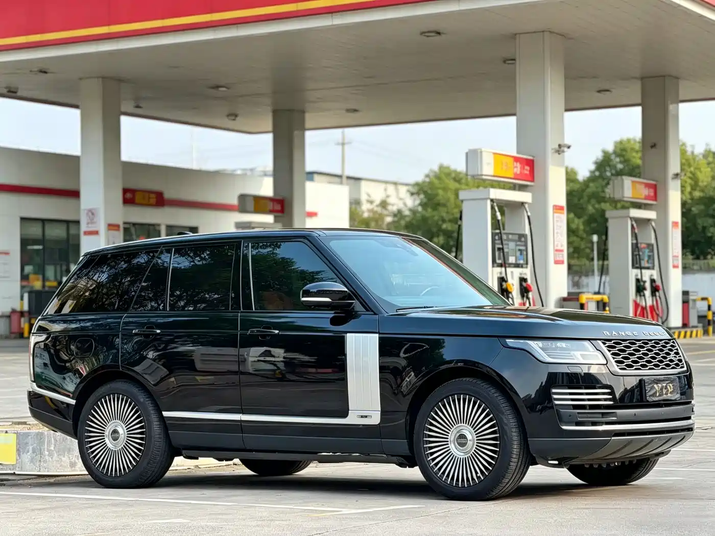 Land Rover Range Rover 2020 3.0 L6 Heritage Edition фото 3