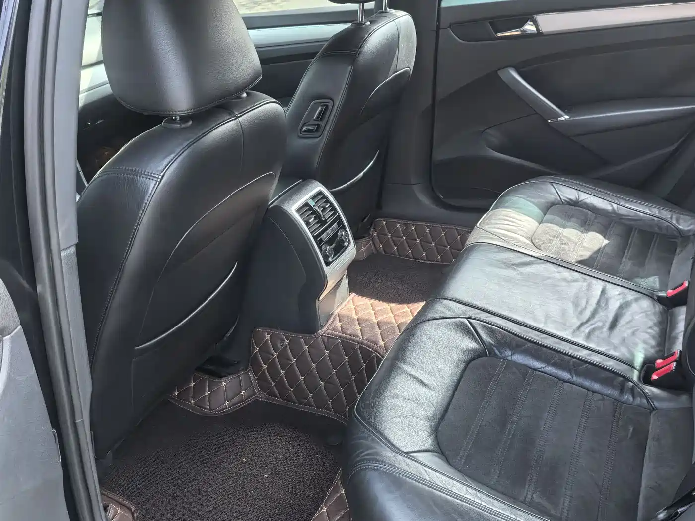 Volkswagen Passat 2011 2.0TSI DSG Ultimate фото 8
