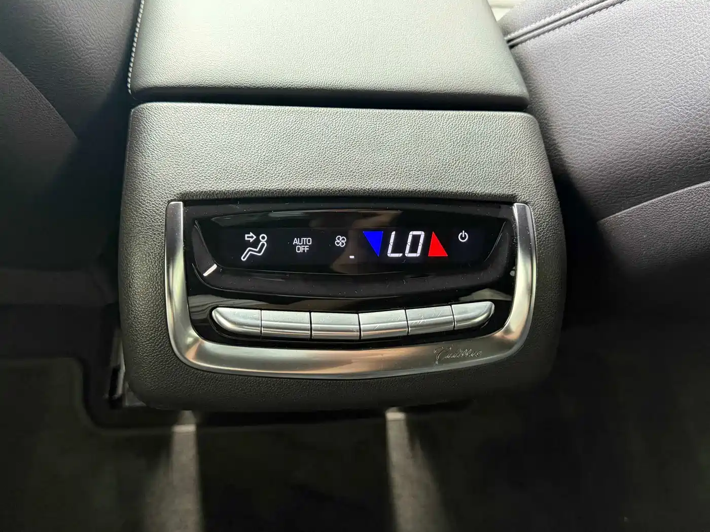 Фото 13 - Cadillac XT6