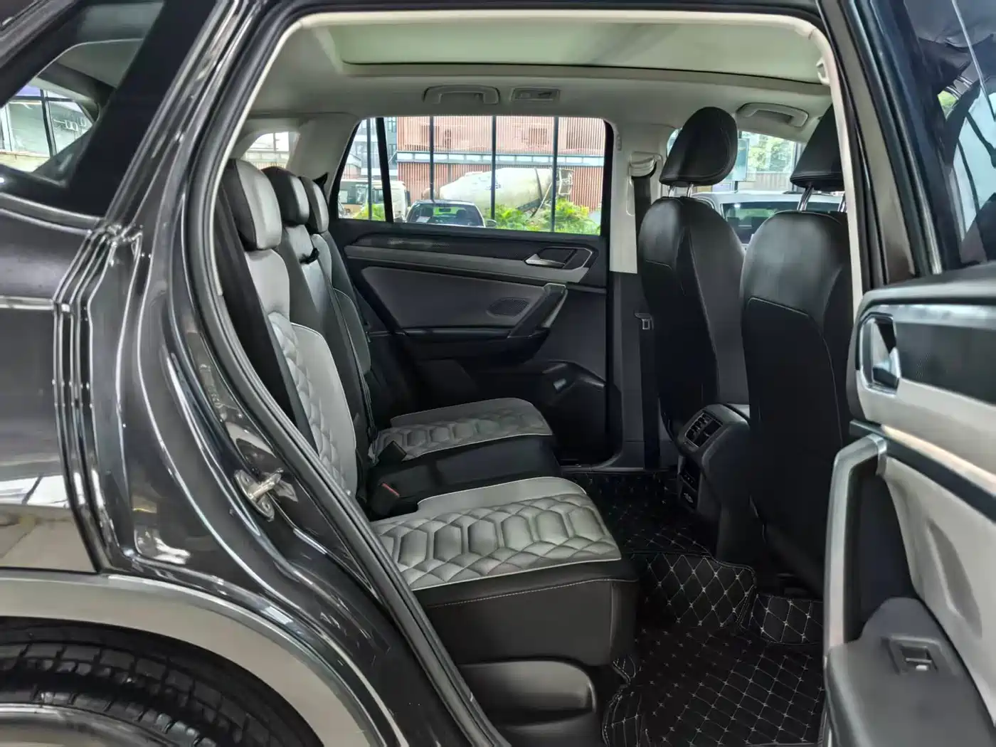 Volkswagen Tayron 2023 330TSI 2WD Luxury Plus Advanced Edition фото 12