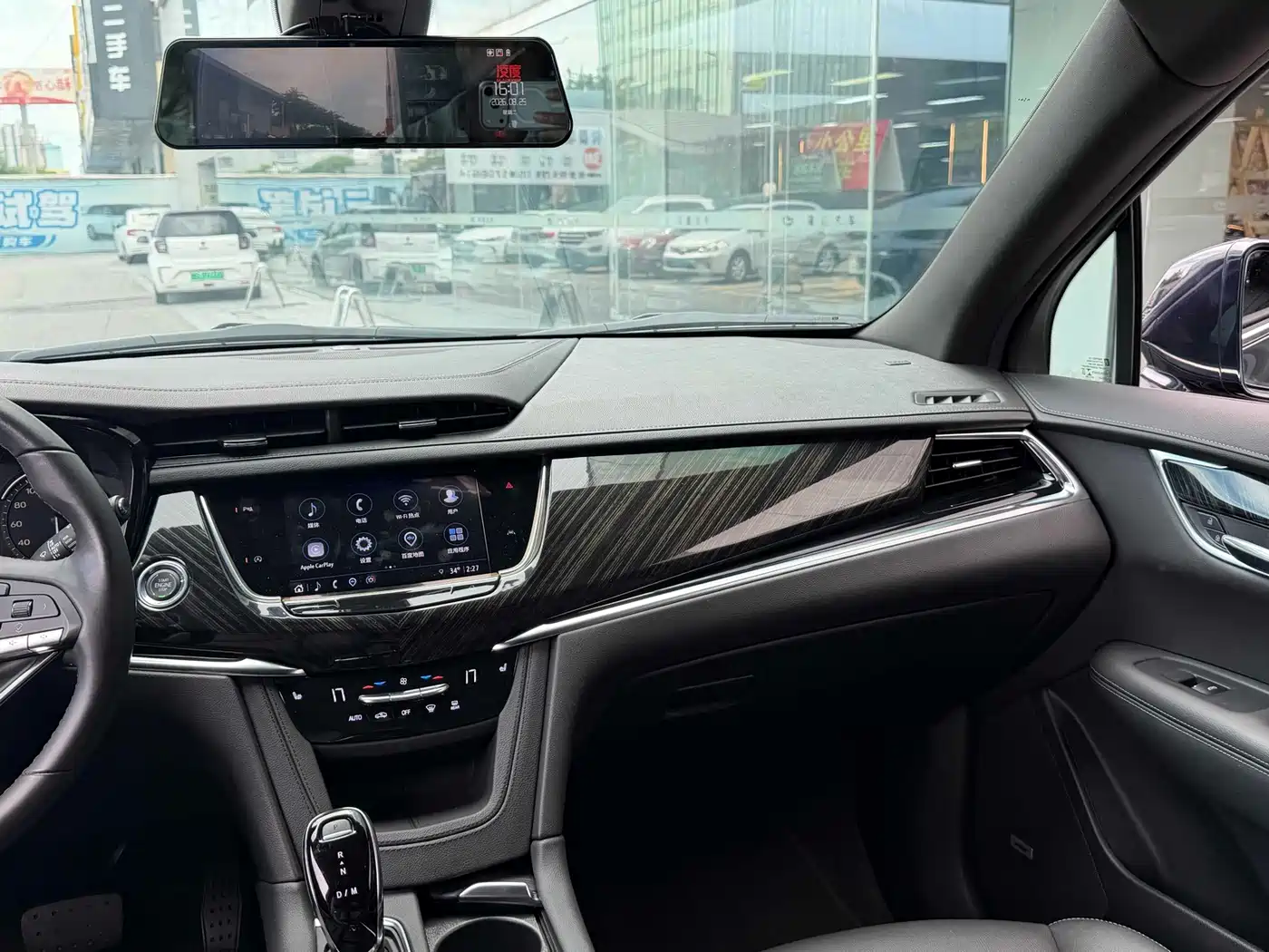 Фото 12 - Cadillac XT6