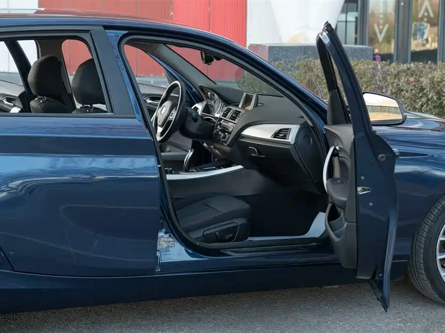 BMW 1 Series (Import) 2015 120i Leading фото 38